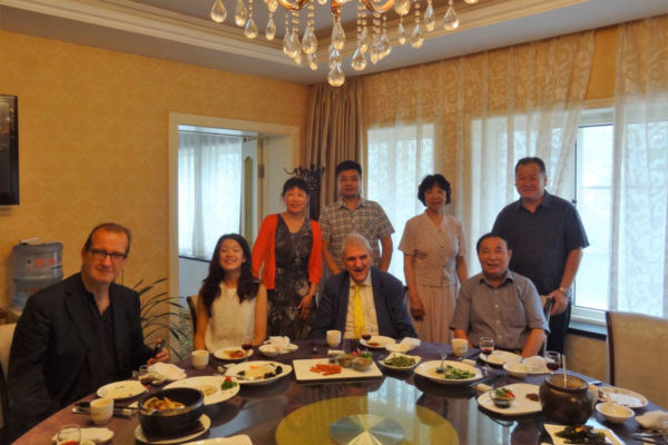 M. Daniel BRÉLAZ, maire de Lausanne, reçu par la famille de M. FENG Jiexin - Raition STINER - Le 23 août 2014 à Qingdao